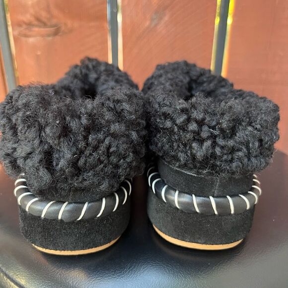 TORY BURCH SHEARLING SLIPPERS BLACK 6.5 - Picture 5 of 7